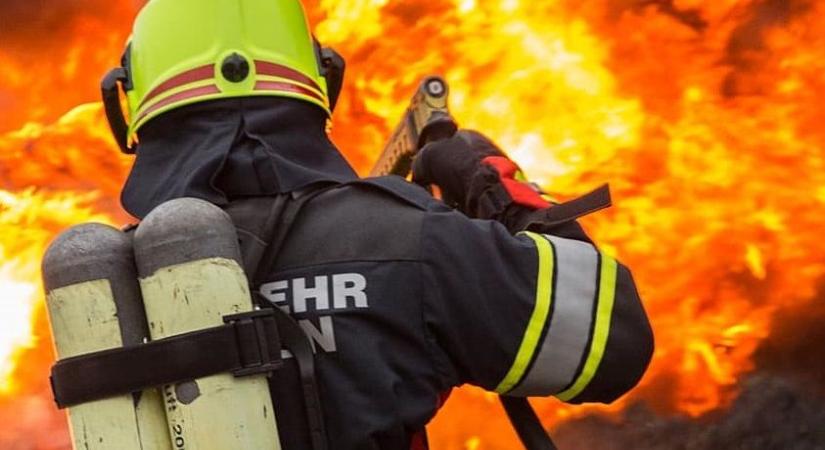 Kisbusz égett az M3-as borsodi szakaszán