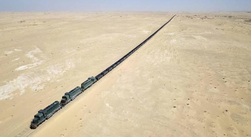 A két magyar egy vonat tetején utazott egy napig a Szaharában: a TikTokon posztoltak videót róla