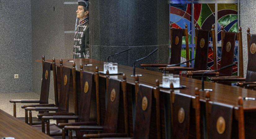 Az Alkotmánybíróság negyedszer is megsemmisítette a közmédiát elmarasztaló kúriai végzést