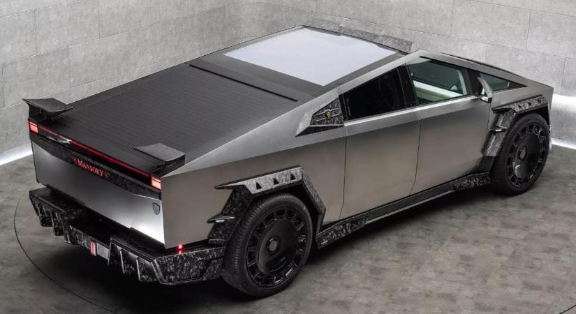 A világ legdrágább rendszámát viseli egy Cybertruck Dubajban