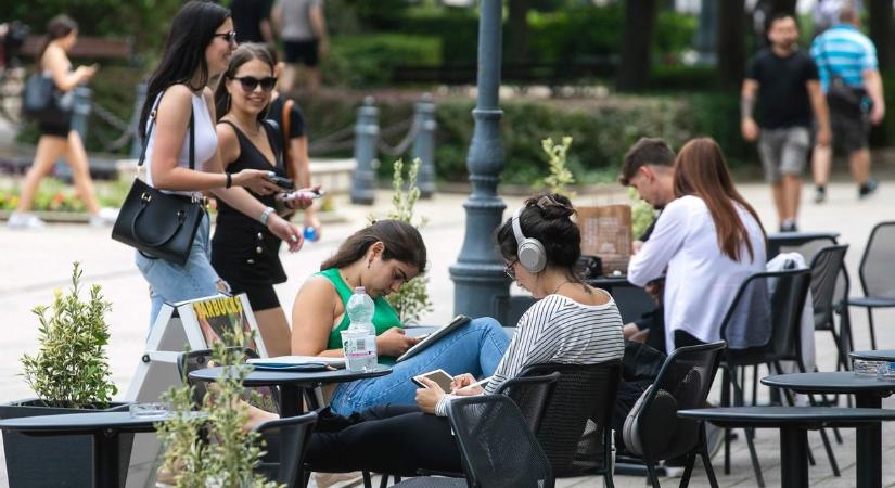 Örülhetnek a lakók, közösségi teret adtak át az egyik debreceni városrészben - videóval!