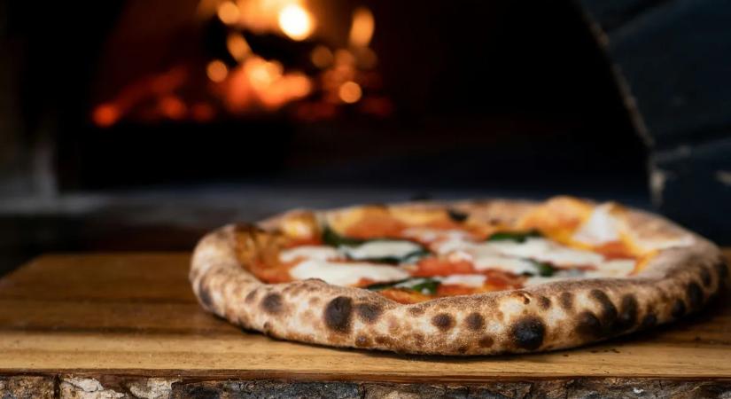 Utolsó vacsora újragondolva – pizzán tálalták a bibliai fogást