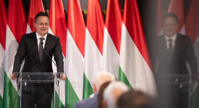Szijjártó Péter: az amerikai alelnök is megerősítette, hogy elképesztő külső beavatkozás zajlik a magyar választásba
