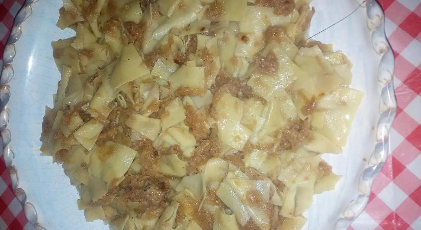 Vége a káposztás tészta egyeduralmának! Ez a karalábés változat olyan finom, hogy a család visszaköveteli