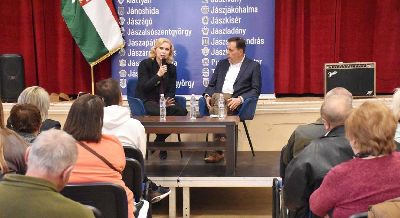 „Nem lehet kalandorokra bízni az ország, a Jászság sorsát” – a választás tétjéről beszéltek Jákóhalmán