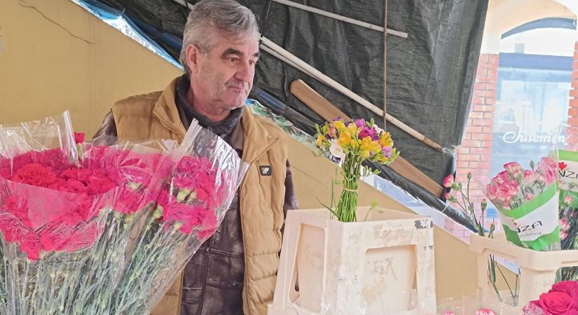 Fehérvár virágárusa nélkül 36 éve nincs dunaújvárosi piac, Ferenc a vásár lelke