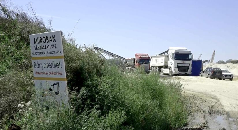 Így csatornázza be Mészáros Lőrinc az M1-es bővítésének közpénzmilliárdjait az Orbán családhoz