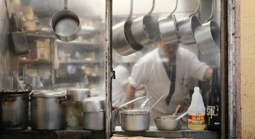 Ezzel a trükkel bejuthatunk az étterem konyhájába szétnézni, még mielőtt ételt rendelnénk