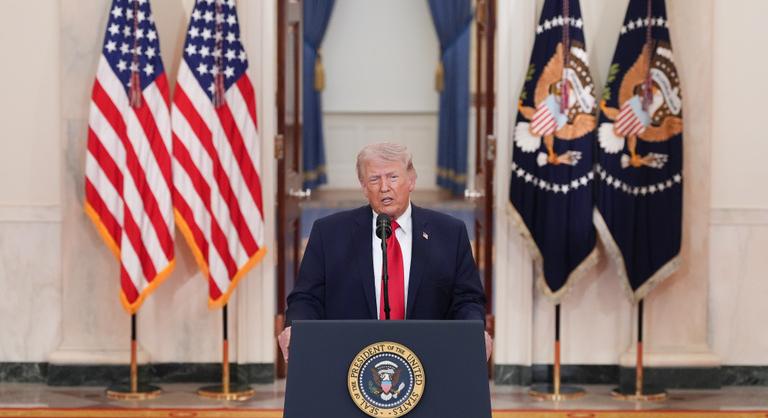 Donald Trump pusztító csapás helyett tűzszünetet jelentett be