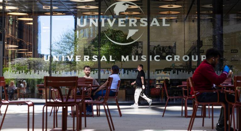 64 milliárd dolláros felvásárlási ajánlatot kapott a Universal zenei óriás