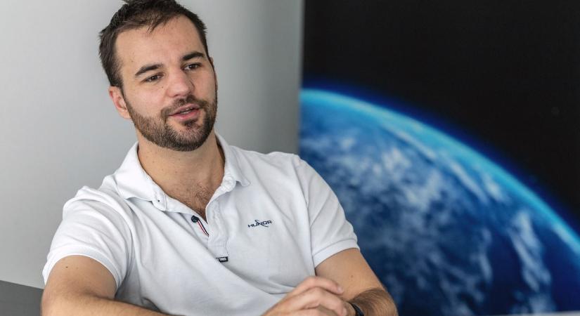 Titokban, álarcban és álnéven zenélt Kapu Tibor!