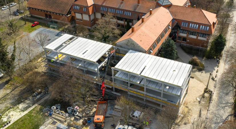 Hazatérnek a tanműhelyek - Új szárnnyal bővül a Deák Ferenc Technikum Székesfehérváron