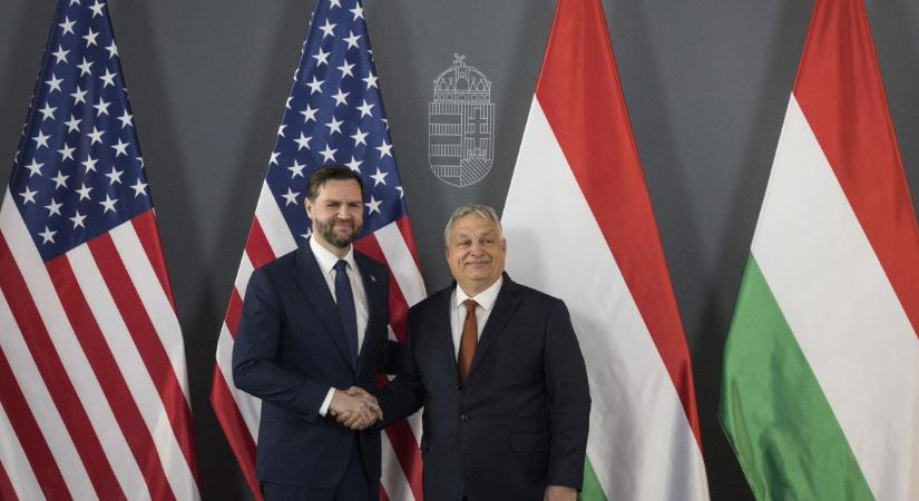 Trumpnál kisebb súlyú látogató nem elég ahhoz, hogy fellendítse Orbán népszerűségét - írja a Politico Krekó Péterre hivatkozva