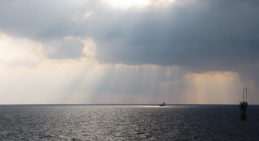 Kéthetes tűzszünetet jelentett be Donald Trump, Irán megnyitja a Hormuzi-szorost