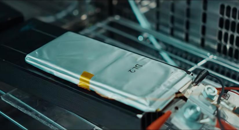 Súlyosan sérült akkumulátort próbáltak tölteni, meglepő eredményt kaptak