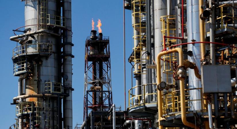 Kiderült, milyen olaj jön orosz helyett Magyarországra, de van vele egy kis gond – tankhajókkal hordják a Molnak sokkal drágábban