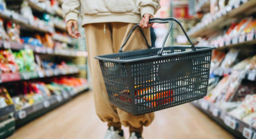 Szigorít az EU: ez eltűnik a boltokból augusztustól