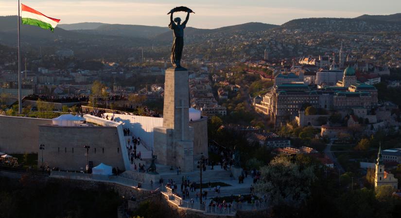 Csodájára járnak a megújult Citadellának: mutatjuk képeken!