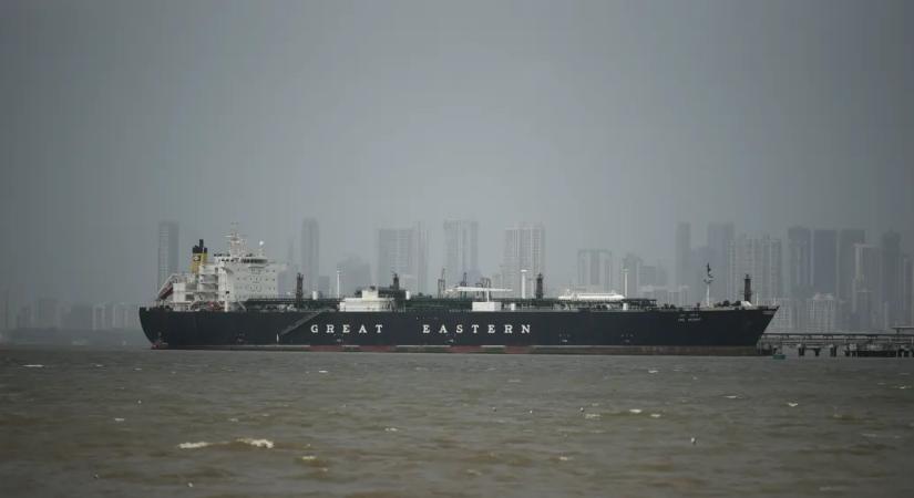 Fellélegezhet a világgazdaság: zuhanni kezdtek az olajrárak az iráni tűzszünet hírére