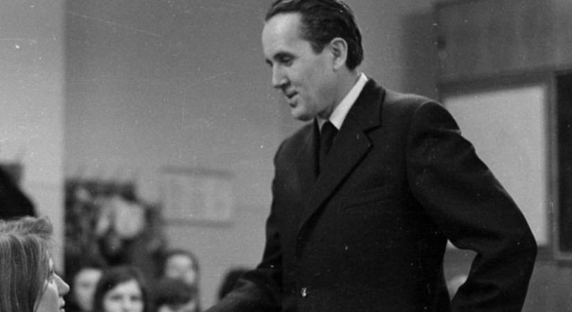 Elhunyt a Ki nyer ma? műsorvezetője: a legendás rádiós 94 éves volt