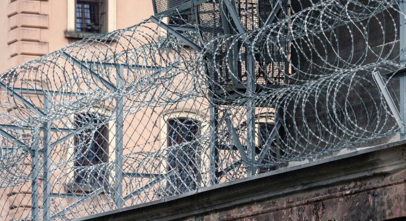 Ő a hét mázlistája: chipset rágcsált a magyar turista, amikor letartóztatták - a végén még örült is neki