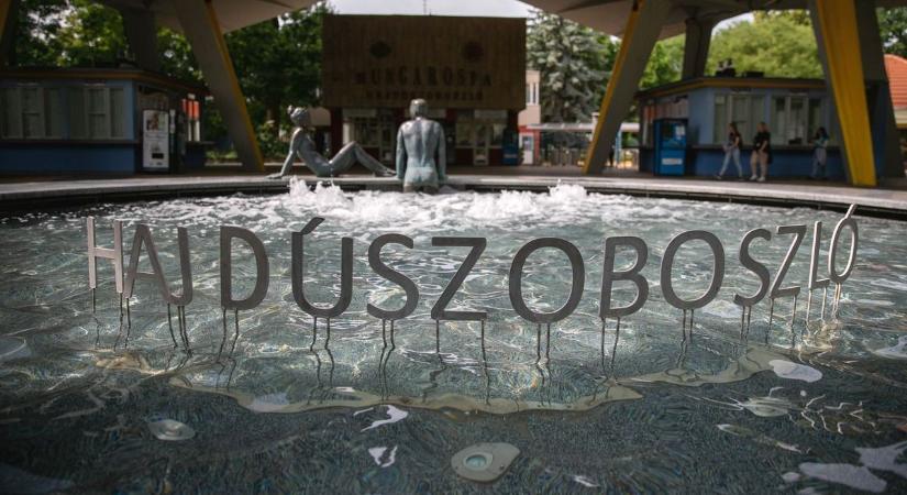 Hajdúszoboszló tereit járva egy különleges kezdeményezésre figyelhetünk fel