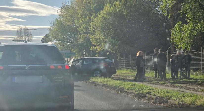 Gyerekek is voltak az 1-es főúti ütközés sérültjei között - megszólaltak a mentők