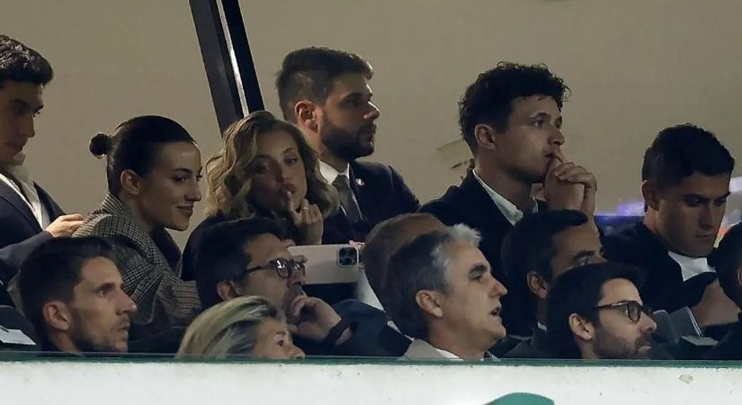 A Forma-1-es világbajnok a szexbomba barátnőjét is magával vitte a Bajnokok Ligájára  fotó