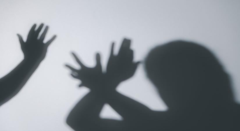 Nagymama fojtogatott orvost és ápolót a kórházban: kiderült miért – Ítélet született