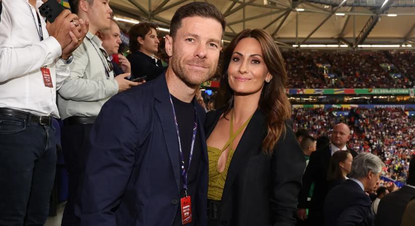 Készül az új edző? Xabi Alonso felesége árulkodó fotóval hozta lázba Liverpoolt
