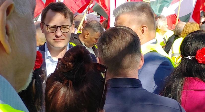 Közpénzzel kitömött alapítvány prominense ad szállást a Budapestre menekült lengyel politikusnak