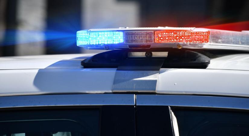 Loptak egy kecskeméti üzletből, körözik a fiatal lányokat