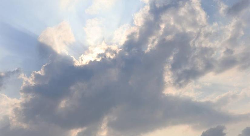 Délelőtt még napsütés várható, aztán kegyetlen fordulat jön az időjárásban: erre figyelmeztetnek a meteorológusok