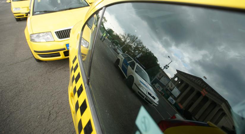 Eldurvult a budapesti taxishelyzet, még több rendőrt fognak bevetni