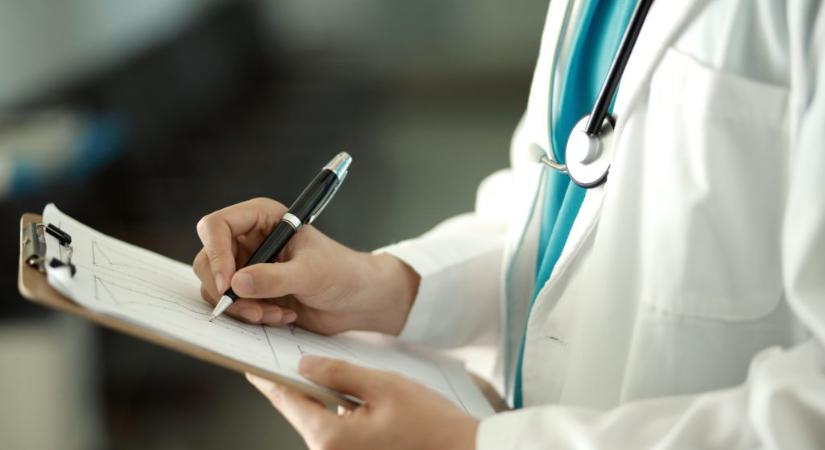 Összejátszott a zalai kórház egyik osztályvezető főorvosnője egy kamu pszichiáterrel