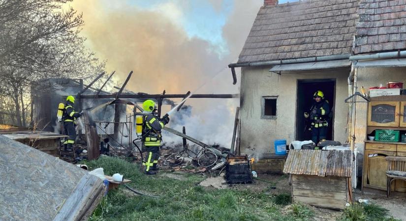 Ember az égő épületben? Kétségbeesett riasztás Zalából