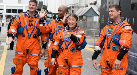 Ryan Gosling sci-fijével készült az Artemis-2 legénysége a Hold megkerülésére