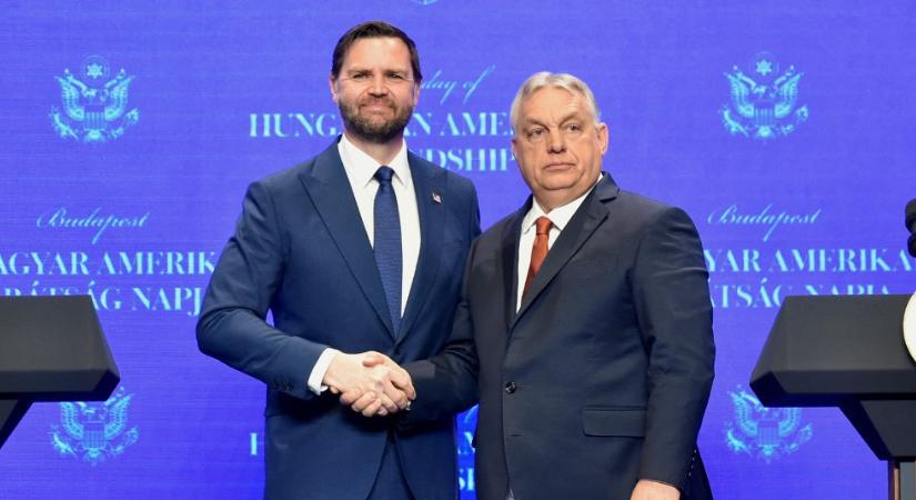 Orbán Viktor lebuktatta magát? Furcsa kézmozdulatot tett a választási győzelem kapcsán