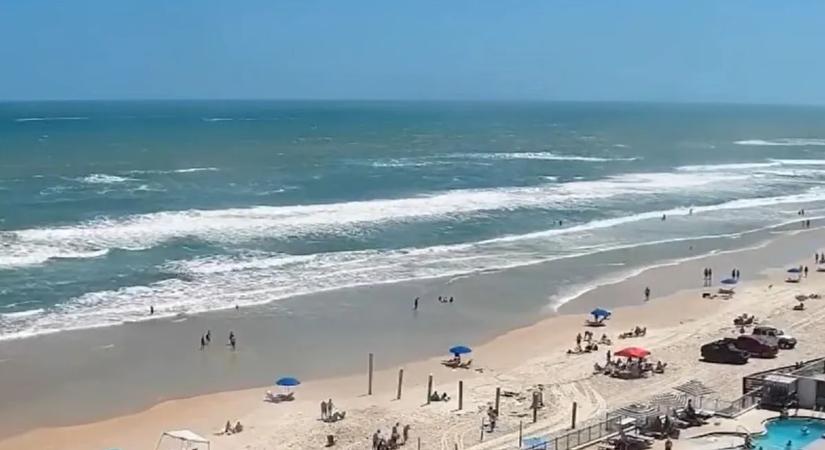 Elragadta a gyerekeket az áramlat a tengerparton, a hős apa belehalt a mentésbe