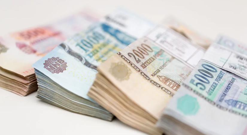 Kellemes meglepetés: többet költenek a magyarok, de így is padlón maradt az infláció