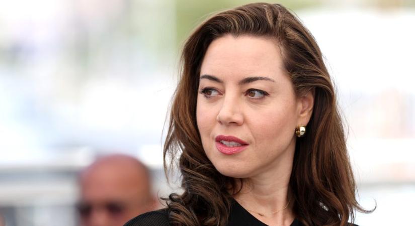 Aubrey Plaza első gyerekét várja férje halála után egy évvel