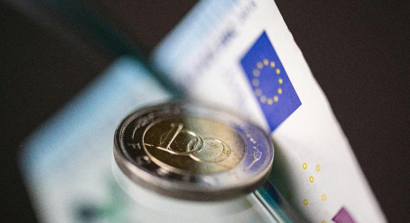 Máris gyengül a forint az éjszakai hatalmas erősödés után