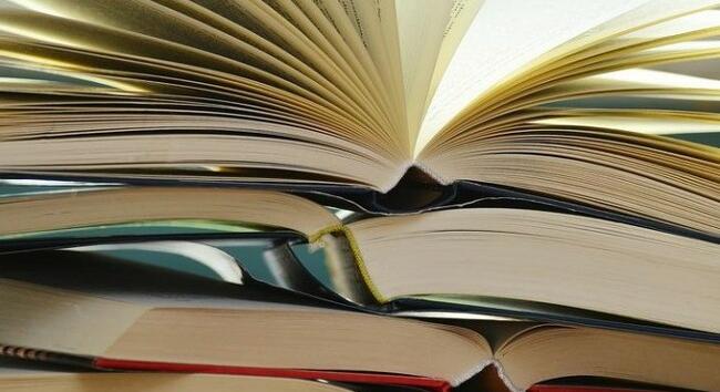 A költészet napja - Ingyenes tárlatvezetés és zenés versfüzér a Pesti Vigadóban