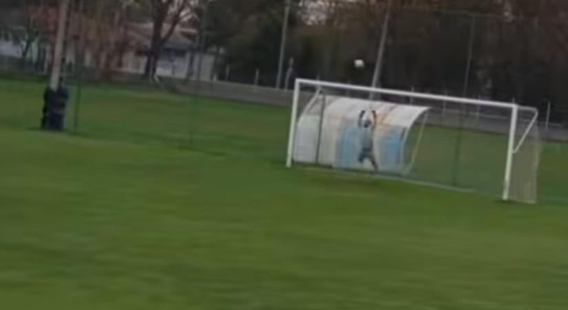 Labdarúgás: Erdélyi Zsolt 4,92 másodperc alatt lőtt gólt