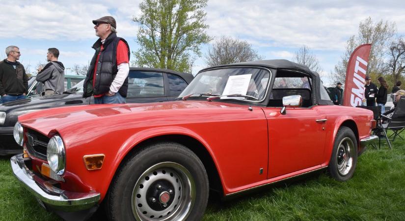 „A legcsávósabb autó” is felbukkant Jászapátiban, 150 lóerős motorját alig lehet visszafogni – galériával, videóval