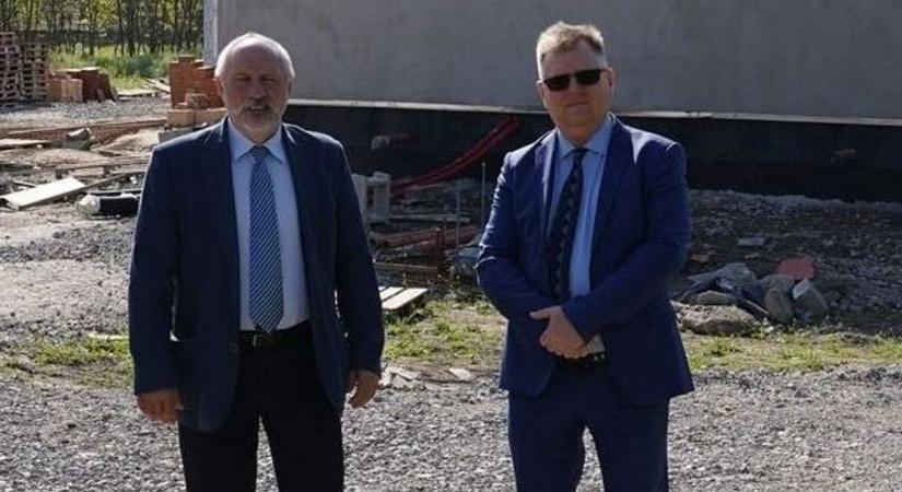 Polgármesteri kiállás: dr. Mészáros Lajos munkáját méltatták Kulcson videó