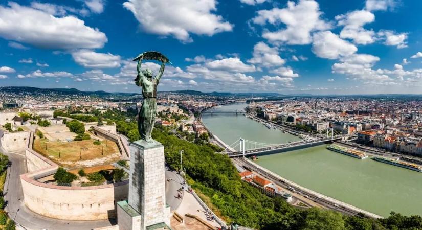 Az elnyomás szimbólumától a modern közparkig – Ez vár rád a Gellért-hegy megújult csúcsán, a Citadellán