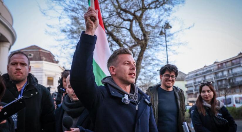 Magyar Péterről közölt portrét a Politico: A lázadó bennfentes, aki beszéli az algoritmus nyelvét, de személyesen nyeri el az emberek bizalmát