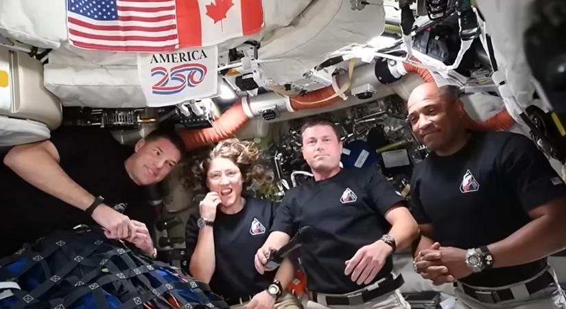 Trump a Holdat megkerülő űrhajósoknak: Megmentettem a NASA-t