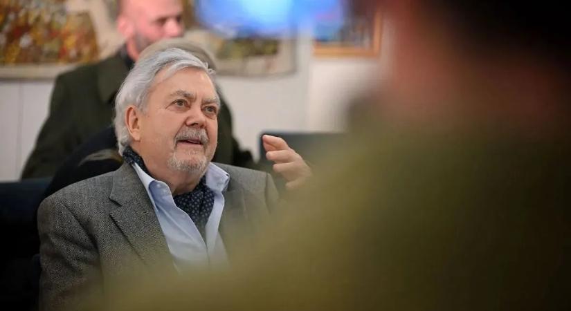 Groteszk harmóniák: Környezetvédelem és mitológia a 86 éves magyar festőóriás legújabb kötetében